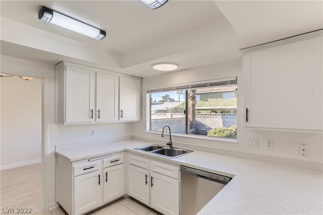 3245 Mountain Spring Road Las Vegas, NV 89146 - Photo 8 of 28