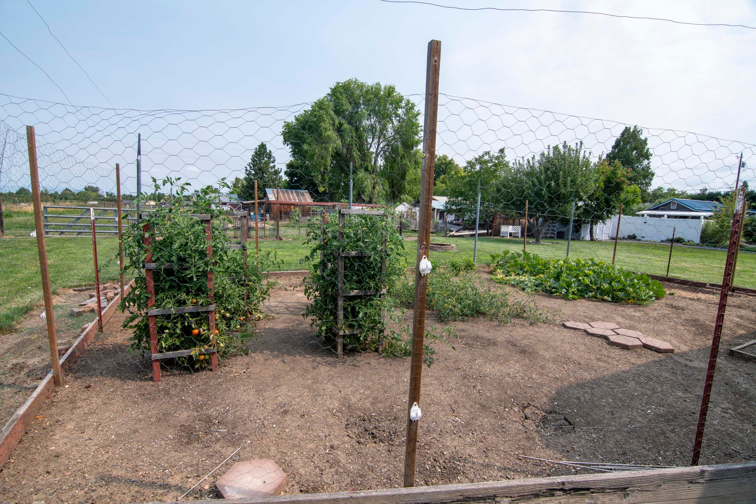 1728 Minear Road Medford, OR 97501 - Photo 39 of 68 Garden