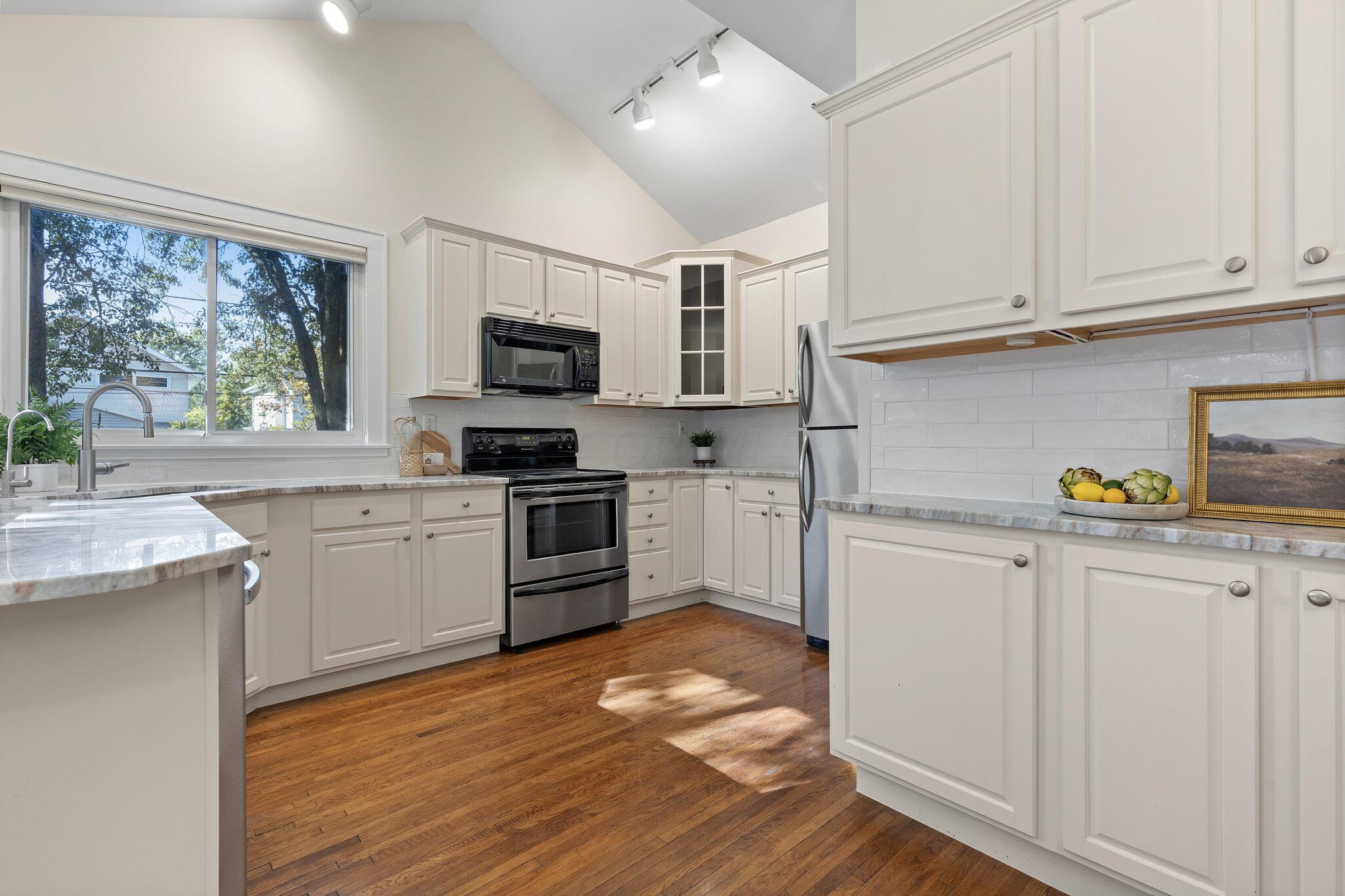 353 Crestview Road Columbus, OH 43202 - Photo 6 of 30 Kitchen