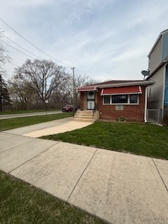2900 East 101st Street Chicago, IL 60617 - Photo 3 of 27 a front view of house with yard and green space