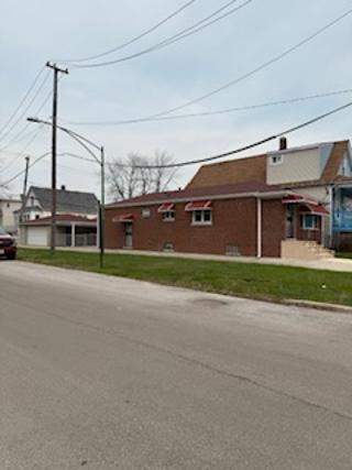 2900 East 101st Street Chicago, IL 60617 - Photo 4 of 27 a house view with a outdoor space