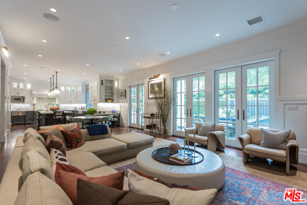 12333 Viewcrest Road Studio City, CA 91604 - Photo 14 of 24 Gallery Image 14