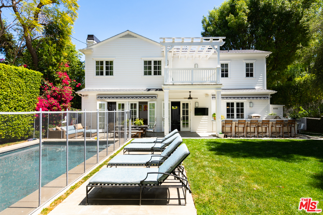 12333 Viewcrest Road Studio City, CA 91604 - Photo 22 of 24 Gallery Image 22
