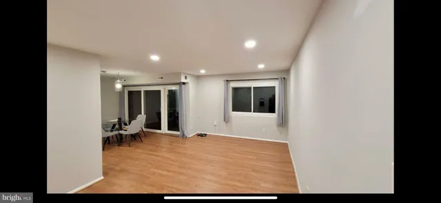 a view of livingroom with furniture