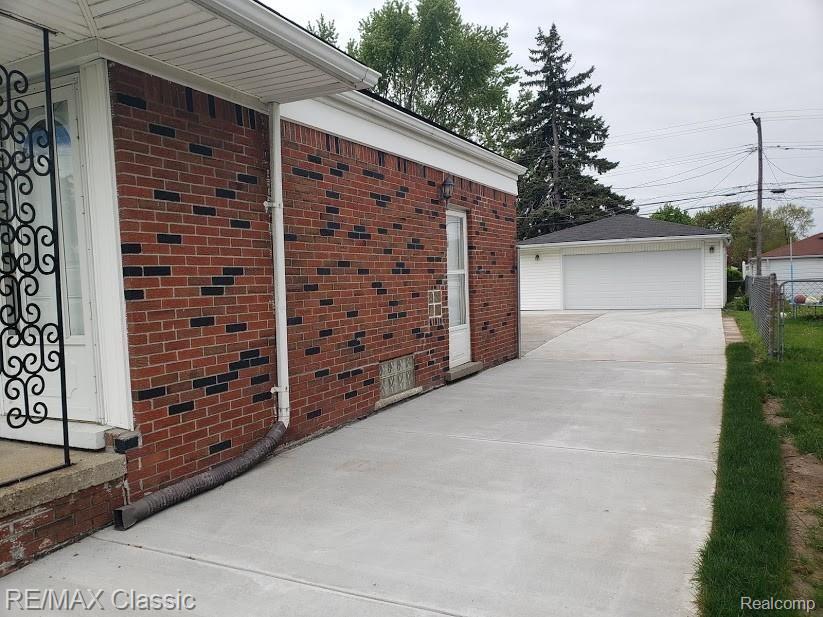 29649 Schoenherr Road Warren, MI 48088 - Photo 2 of 17