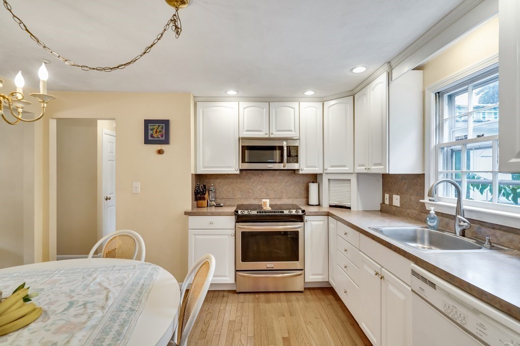 98 Huntington Road Milton, MA 02186 - Photo 14 of 42