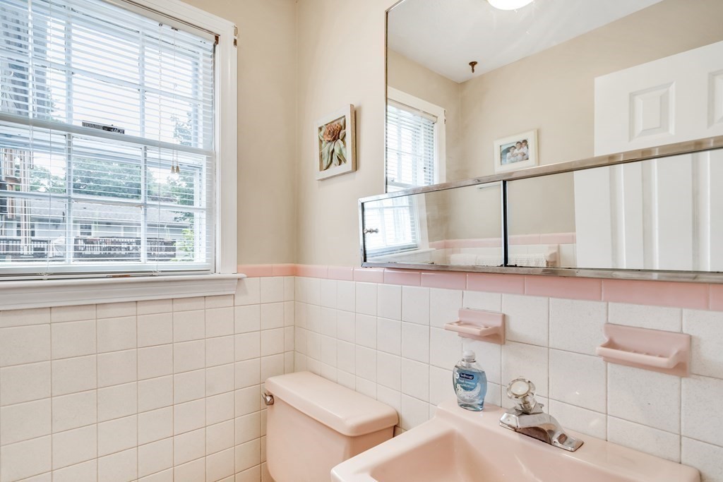 98 Huntington Road Milton, MA 02186 - Photo 20 of 42
