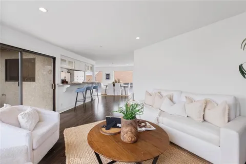 $1,399,000 | 217 South Helberta Avenue, Unit 3, Redondo Beach, CA 90277