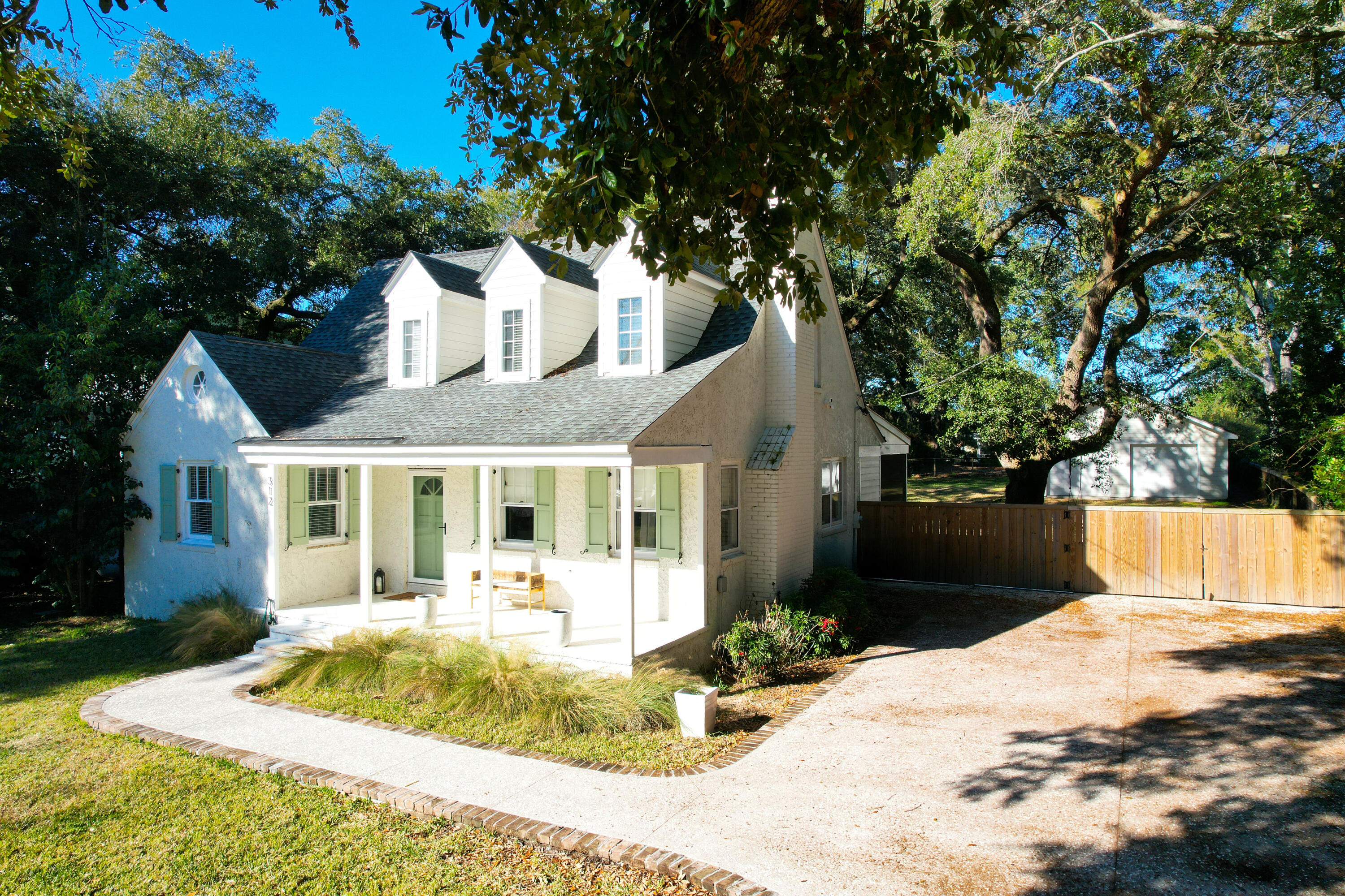 312 Bayview Drive Mount Pleasant, SC 29464 - Photo 4 of 58 312 Bayview -Tidalcreekphoto- (3)