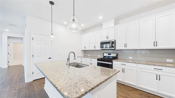 $355,000 | 13890 Kingfisher Glen Drive, Lithia, FL 33547