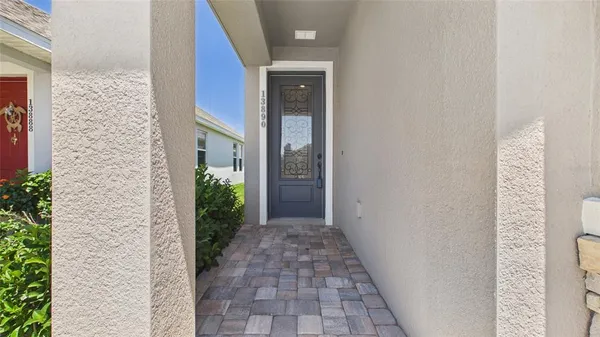 $355,000 | 13890 Kingfisher Glen Drive, Lithia, FL 33547