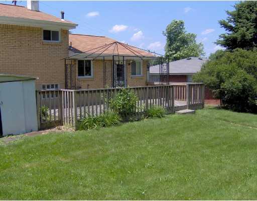 417 Lindsay Road Carnegie, PA 15106 - Photo 8 of 8 Yard/Garden.