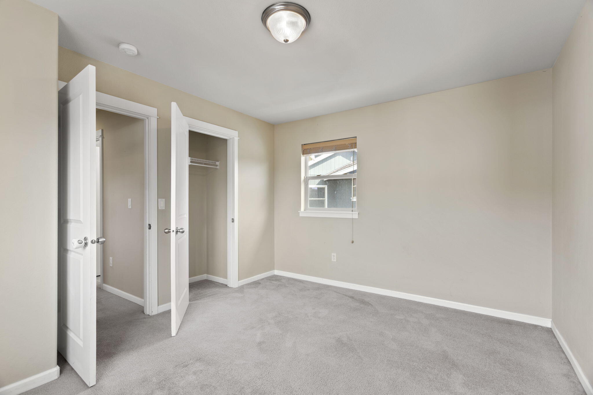 20376 Rocca Way Bend, OR 97702 - Photo 21 of 37 Front Bedroom