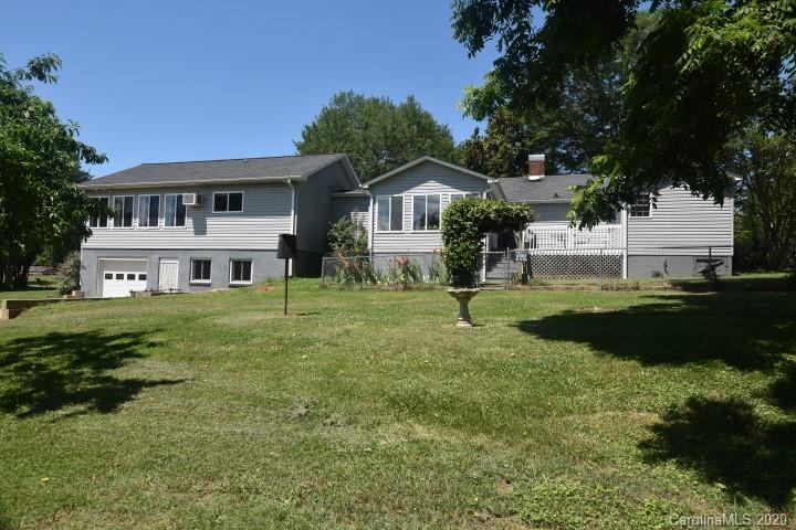 294 Church Street Rutherfordton, NC 28139 - Photo 2 of 29 a front view of a house with a yard