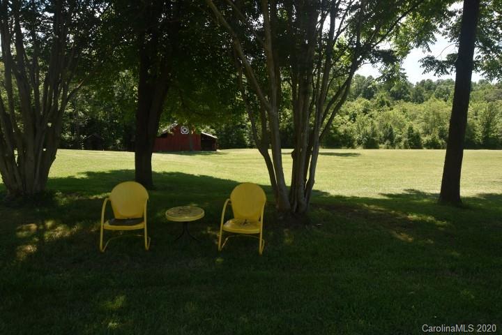 294 Church Street Rutherfordton, NC 28139 - Photo 4 of 29 a backyard of a house with table and chairs
