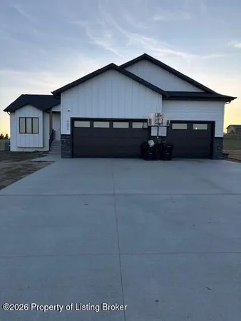$620,000 | 4095 Acres Drive, Dickinson, ND 58601