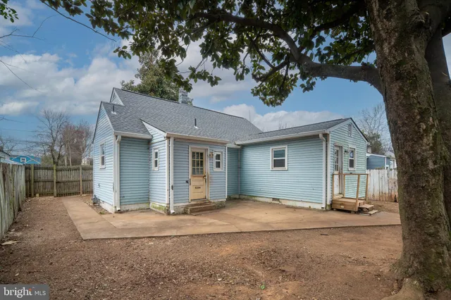 $295,000 | 203 Frazier Street, Fredericksburg, VA 22401