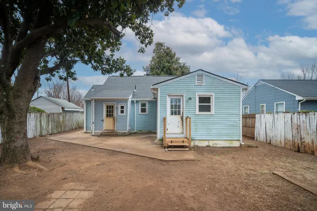 $295,000 | 203 Frazier Street, Fredericksburg, VA 22401