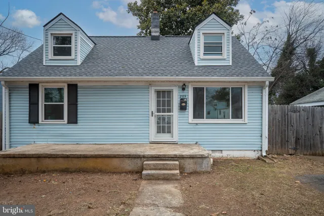 $295,000 | 203 Frazier Street, Fredericksburg, VA 22401