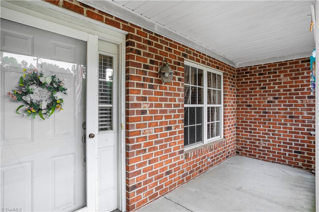 242 Hasty School Road Thomasville, NC 27360 - Photo 3 of 19