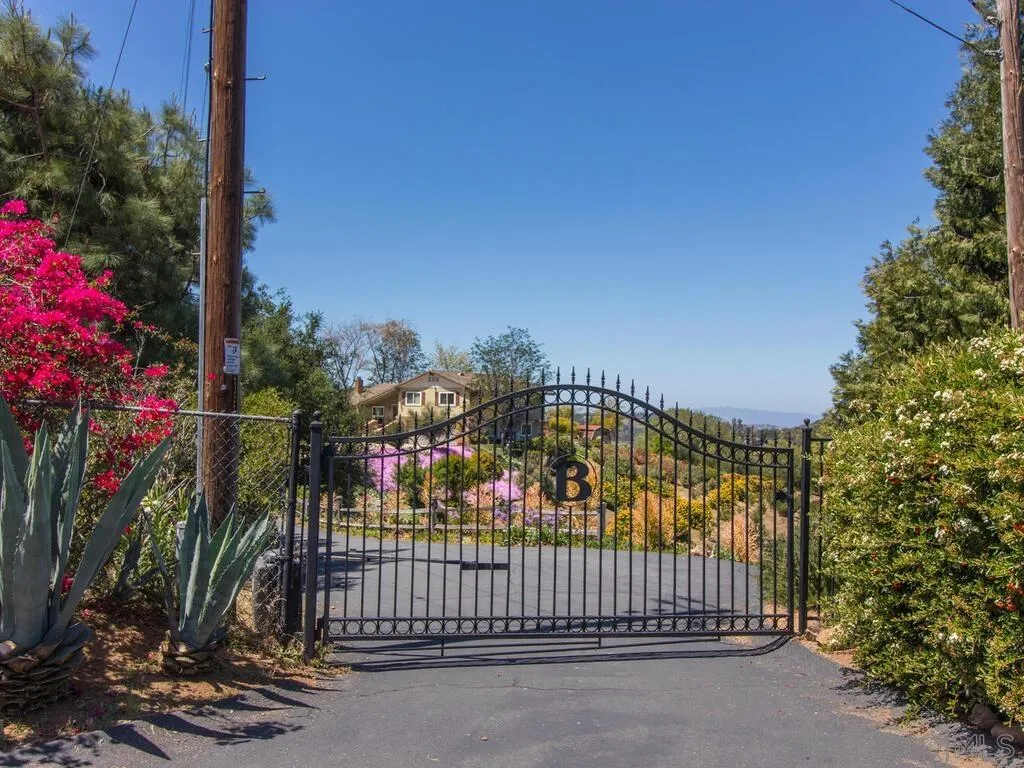 29513 Anthony Road Valley Center, CA 92082 - Photo 3 of 59