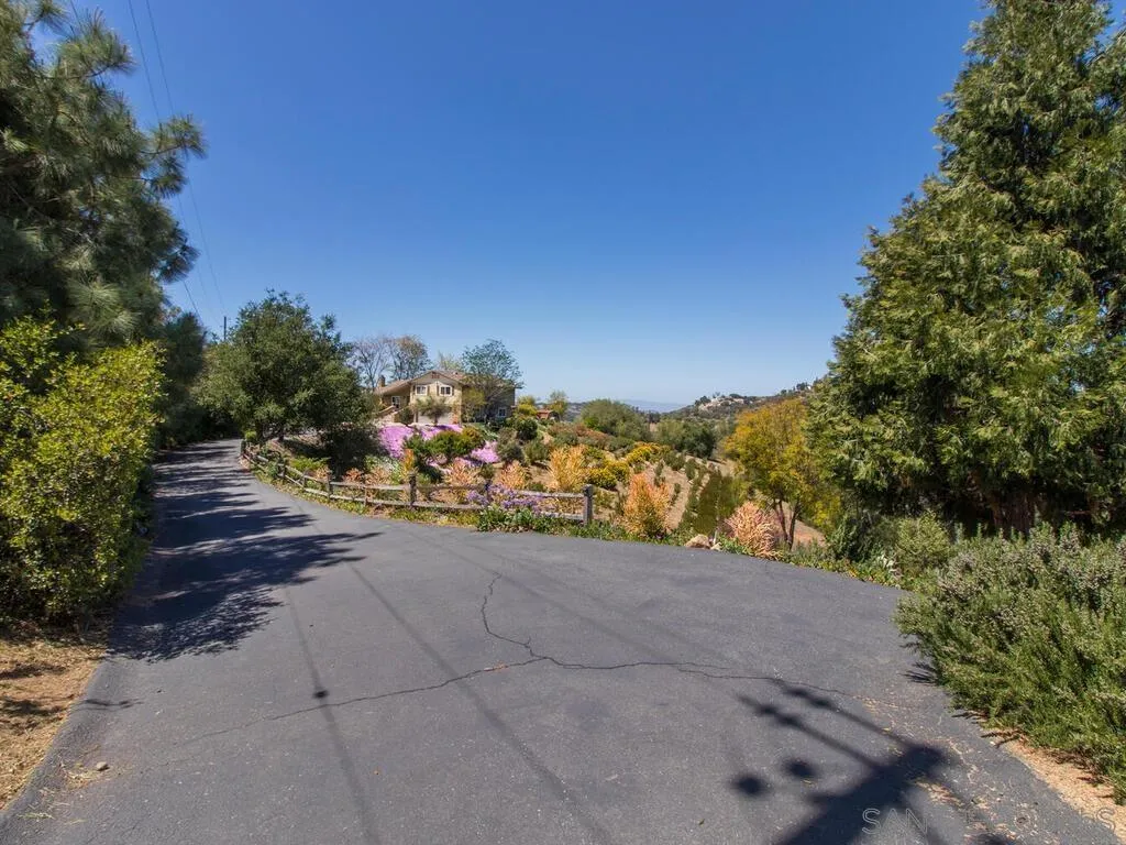 29513 Anthony Road Valley Center, CA 92082 - Photo 5 of 59