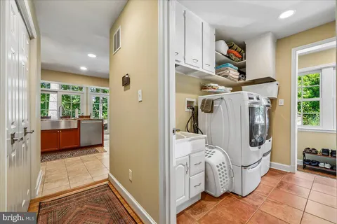 $1,490,000 | 6 Old Stage Court, Rockville, MD 20852