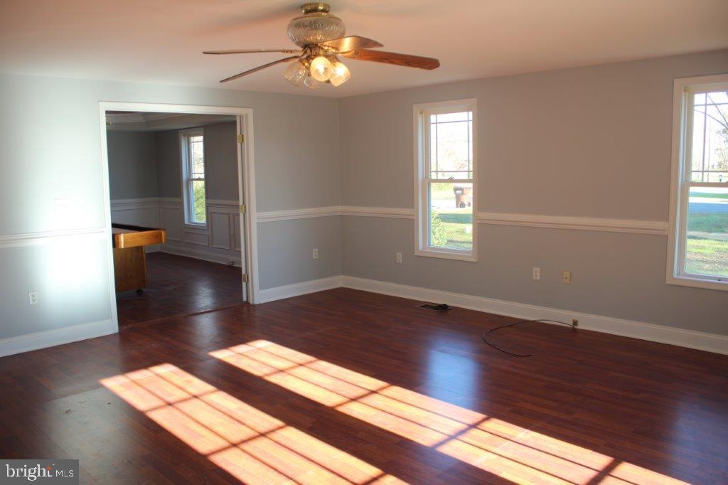 9050 Carey Road Berlin, MD 21811 - Photo 19 of 36 Living Room