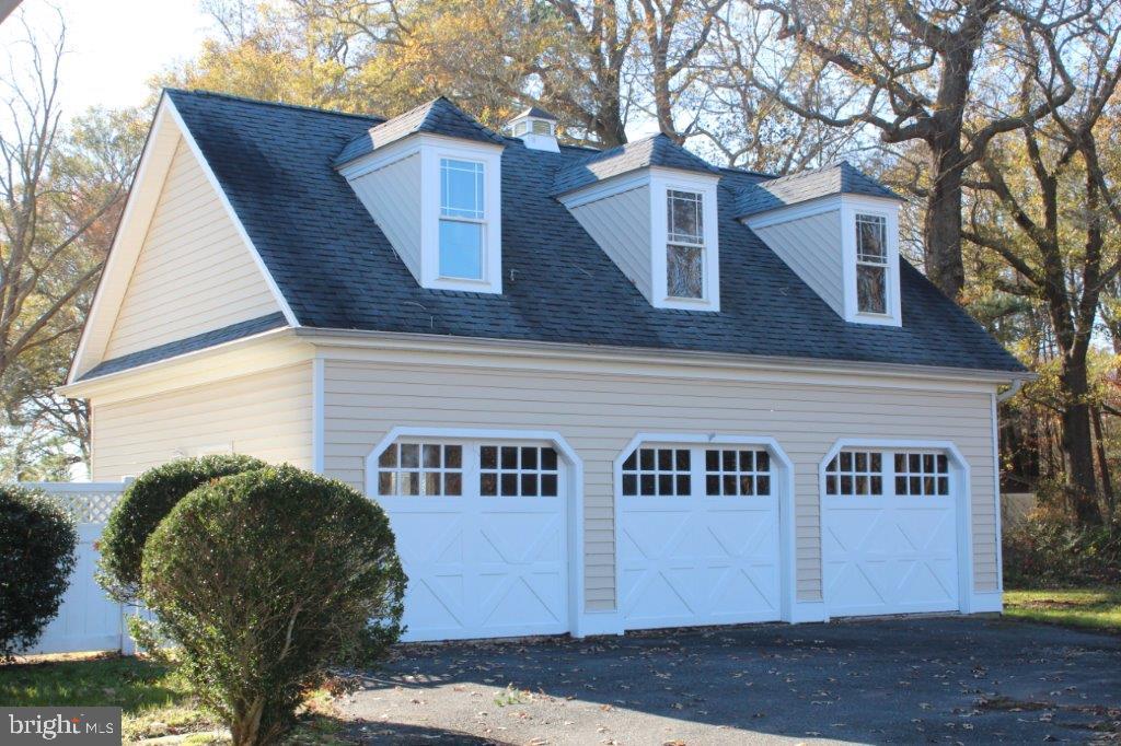 9050 Carey Road Berlin, MD 21811 - Photo 5 of 36 3 Car Garage with rom above