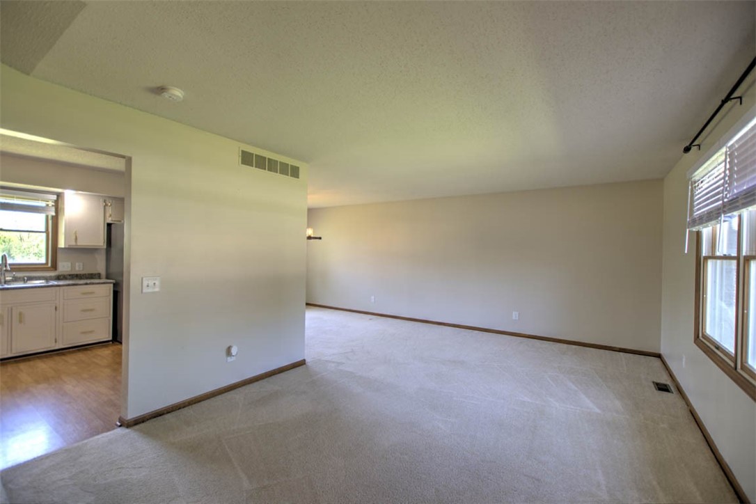 1555 Highland Place Decatur, IL 62526 - Photo 5 of 23 Gallery Image 5