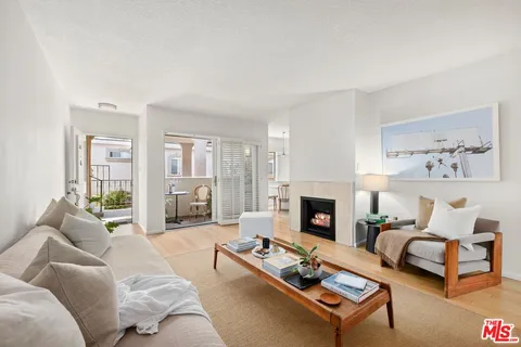 $4,000 | 222 7th Street, Unit 311, Santa Monica, CA 90402