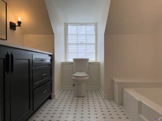 $345,000 | 11025 Goodwood Boulevard, Baton Rouge, LA 70815