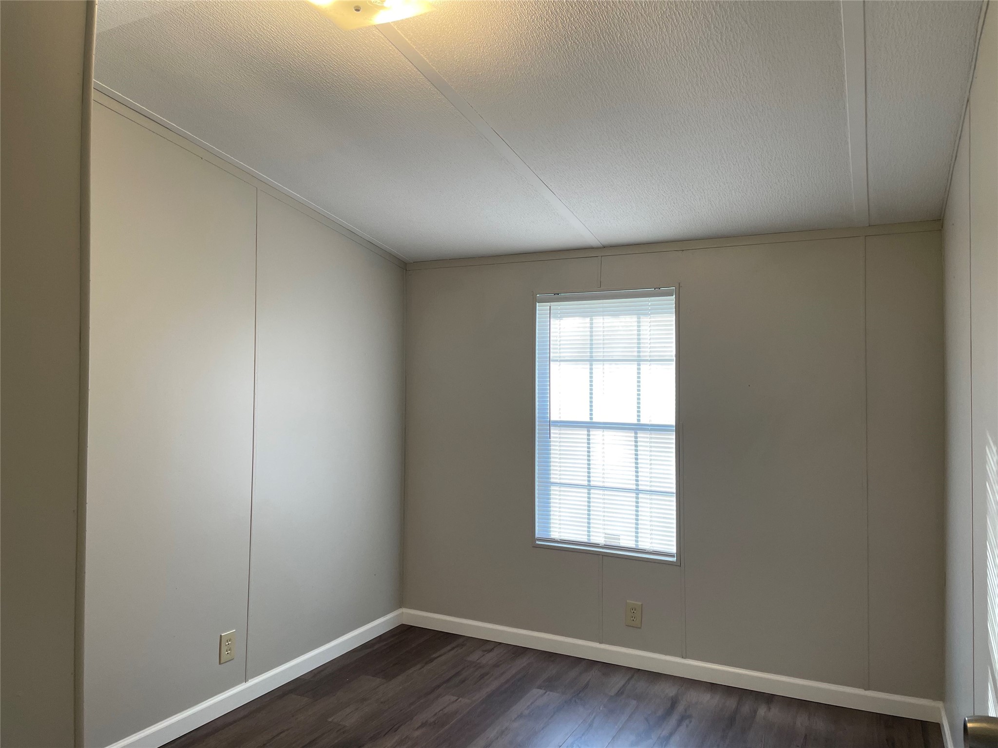 228 Hambrick Road Houston, TX 77060 - Photo 17 of 19 2nd Bedroom