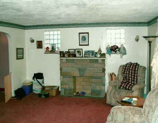 2148 Ridge Rd Extension Economy, PA 15003 - Photo 4 of 7 Living Room.