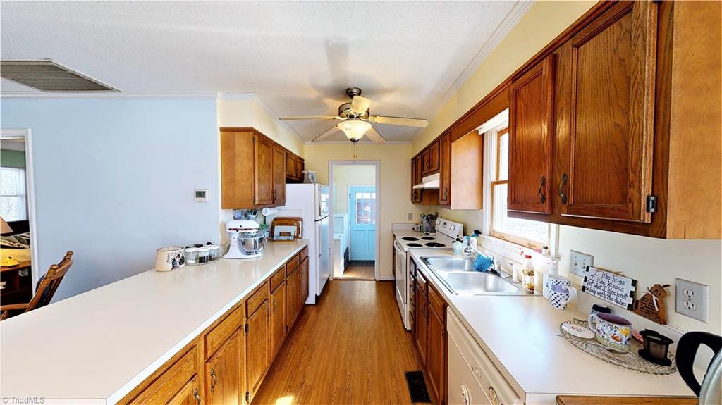172 Deerfield Country Road Randleman, NC 27317 - Photo 16 of 30 Neat as a pin kitchen. Bar area is convenient for studies, informal meals and entertaining!