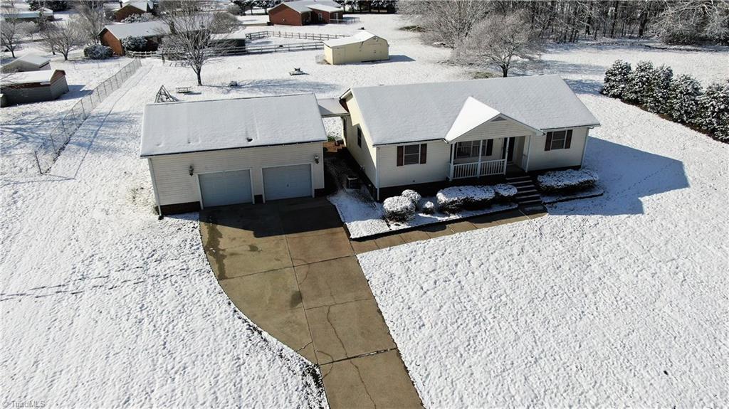 Great yard w/inground fencing!