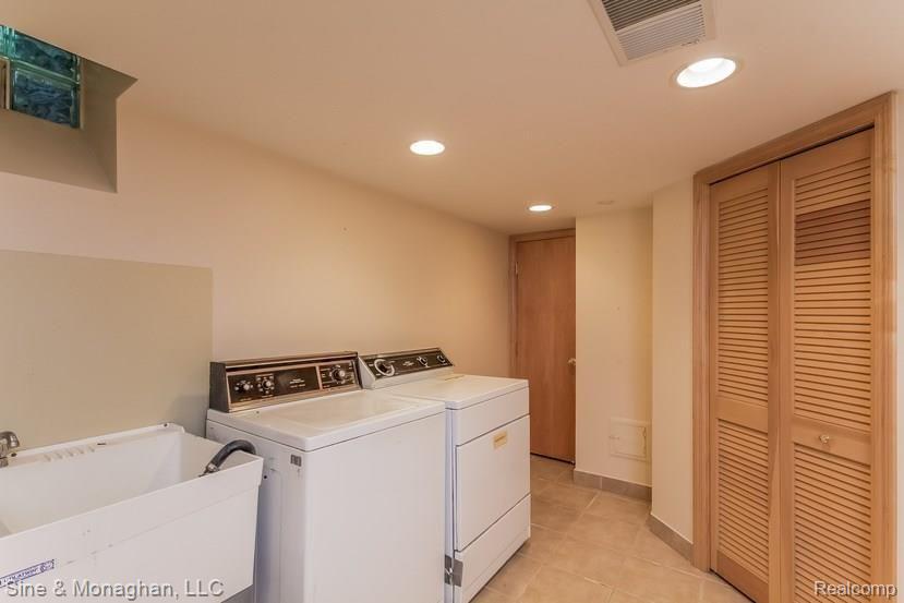 21 Hawthorne Road Grosse Pointe, MI 48236 - Photo 58 of 80 059-Laundry_Room-2094199-small.jpg