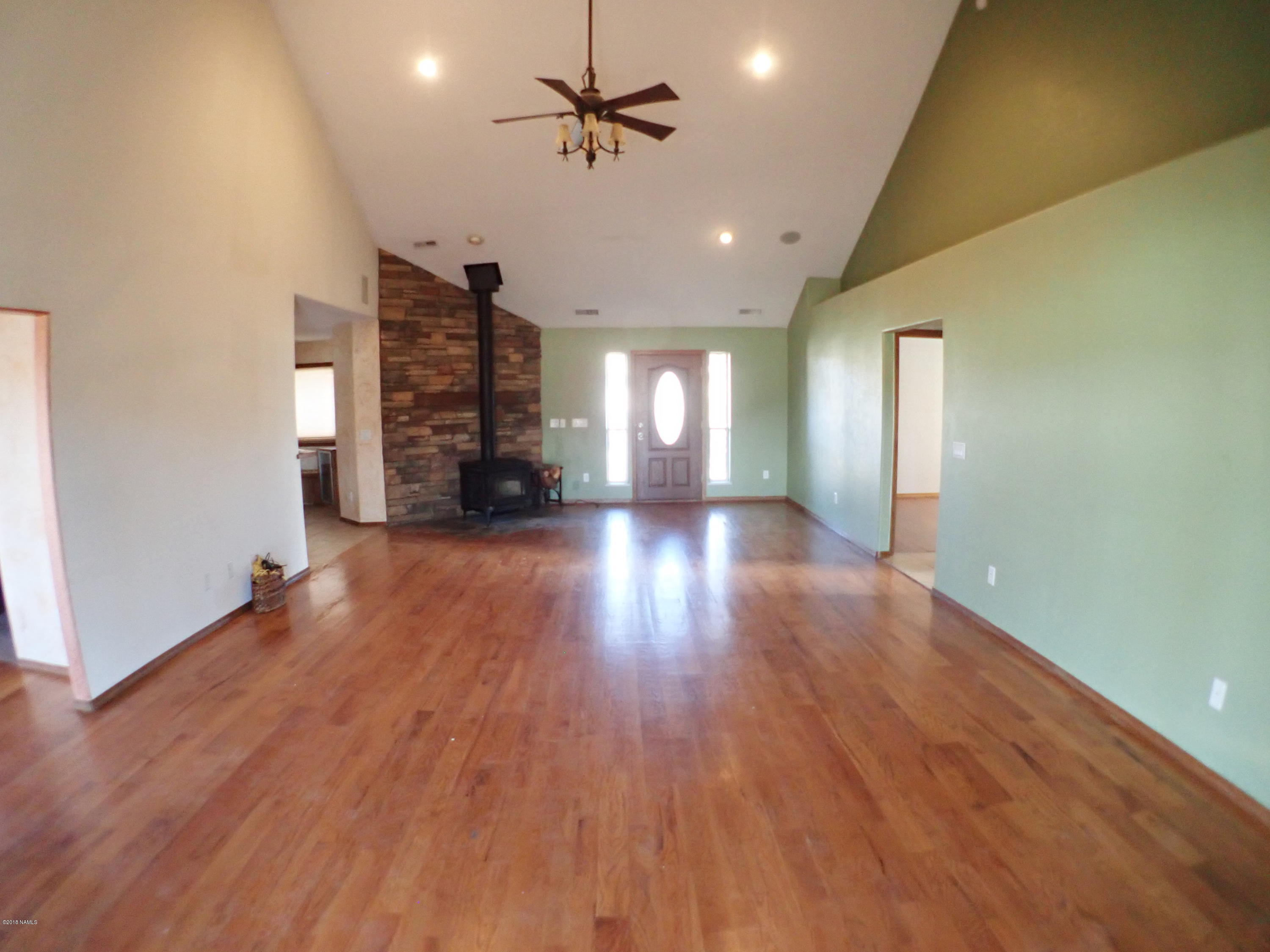 5945 Leupp Road Flagstaff, AZ 86004 - Photo 9 of 46 Living Room