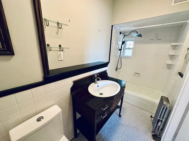 $2,650 | 58 Lexington Street, Unit 58, Newton, MA 02465