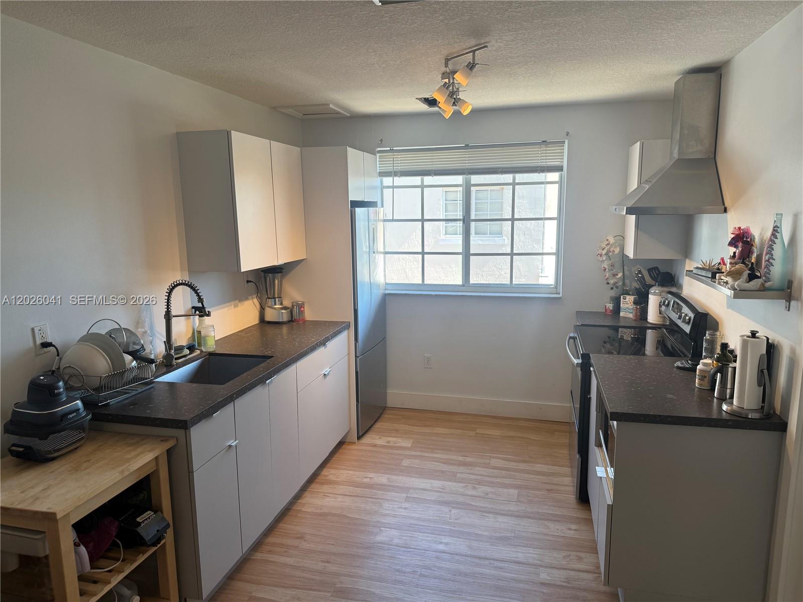 12015 Southwest 14th Street Miami, FL 33184 - Photo 8 of 24