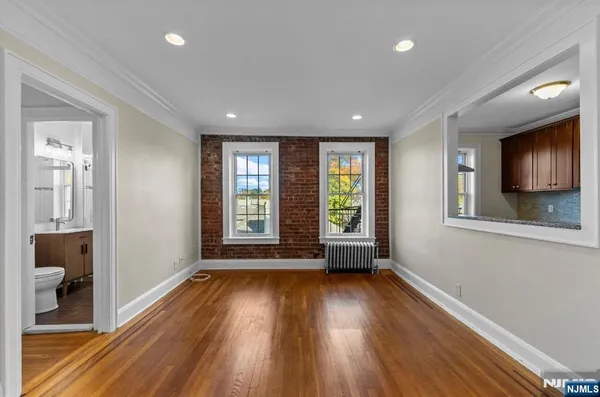 $2,000 | 275 Engle Street, Unit F3, Englewood, NJ 07631