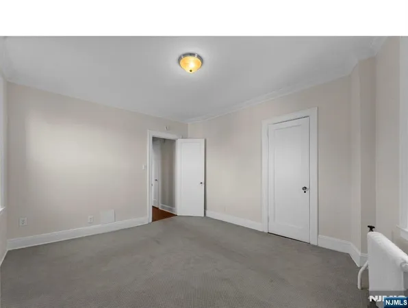 $2,000 | 275 Engle Street, Unit F3, Englewood, NJ 07631