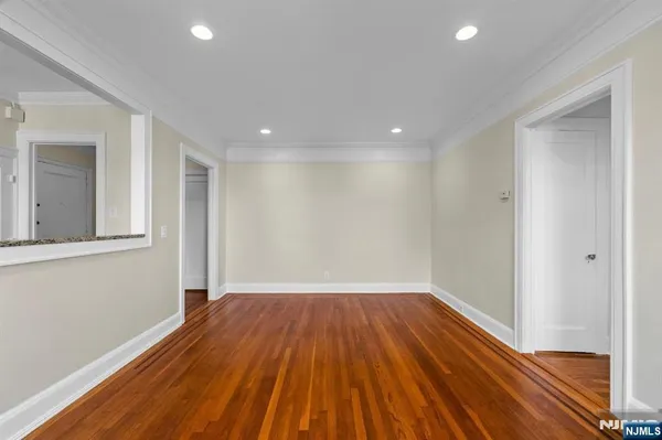 $2,000 | 275 Engle Street, Unit F3, Englewood, NJ 07631