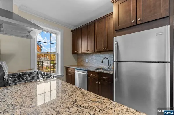 $2,000 | 275 Engle Street, Unit F3, Englewood, NJ 07631