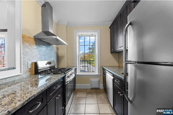 $2,000 | 275 Engle Street, Unit F3, Englewood, NJ 07631