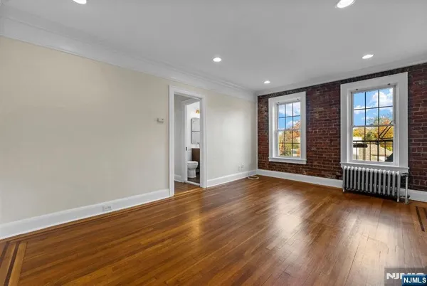 $2,000 | 275 Engle Street, Unit F3, Englewood, NJ 07631