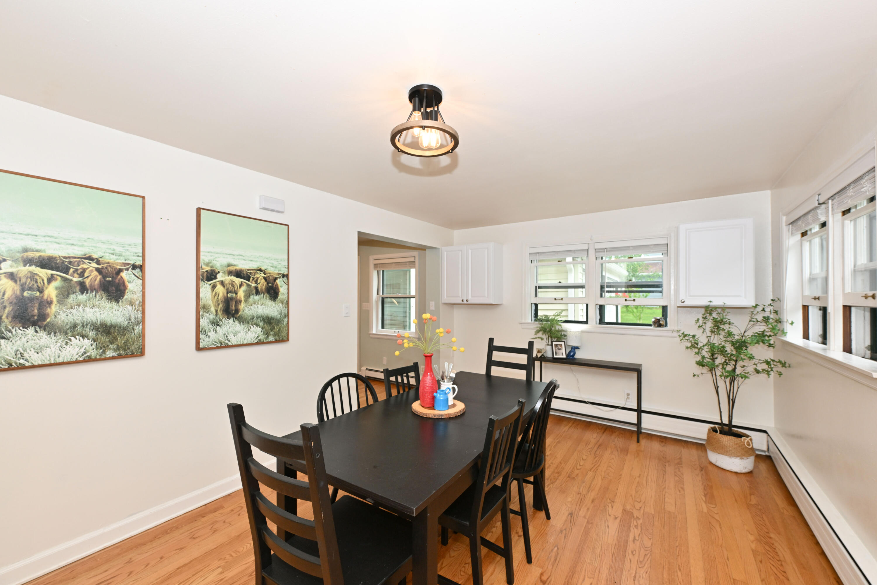 1933 West Donges Bay Road Mequon, WI 53092 - Photo 8 of 36 Photo (5)