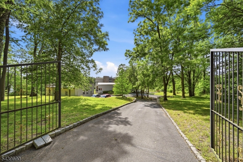 151 Bellvale Lakes Road Warwick, NY 10990 - Photo 5 of 40 Gallery Image 5