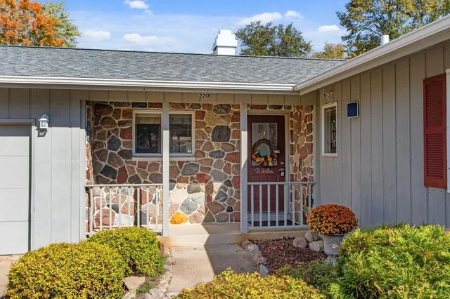 $278,000 | 220 Walnut Street, Clintonville, WI 54929