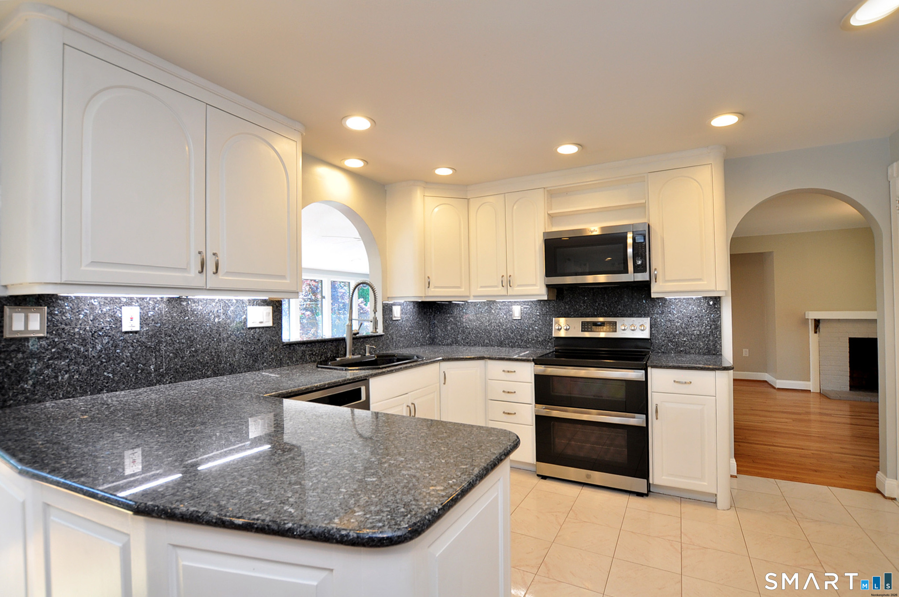 32 Cornfield Road Windsor, CT 06095 - Photo 10 of 39